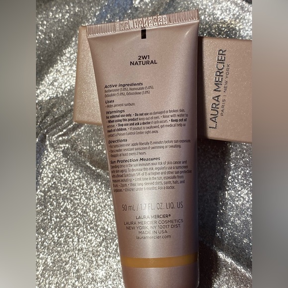 Laura Mercier Light Revealer Natural Skin Illuminator Tinted Moisturizer… - Picture 8 of 9